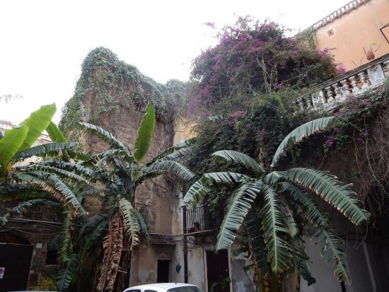 Palazzo Aiutamicristo