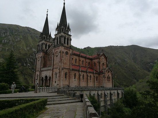 Santa Cueva in Covadonga