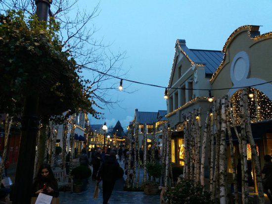 Outlet-Center Maasmechelen Village