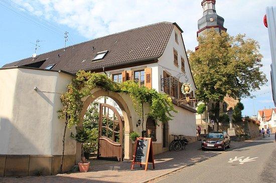 Weinschanke Henninger Im Alten Pfarrhof