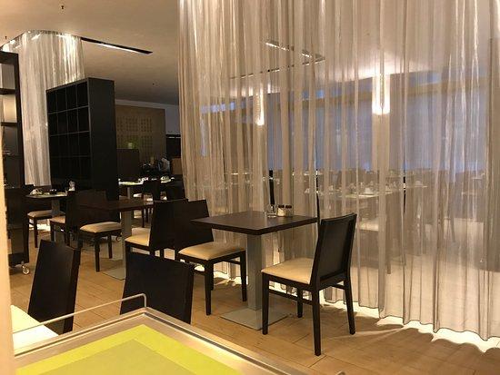 The Glass Bar Et Restaurant