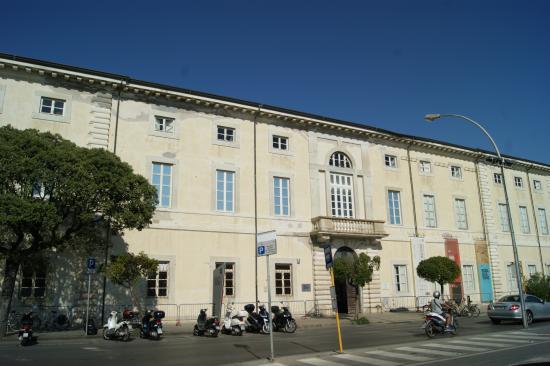 Moderne und zeitgenössische Kunstgalerie