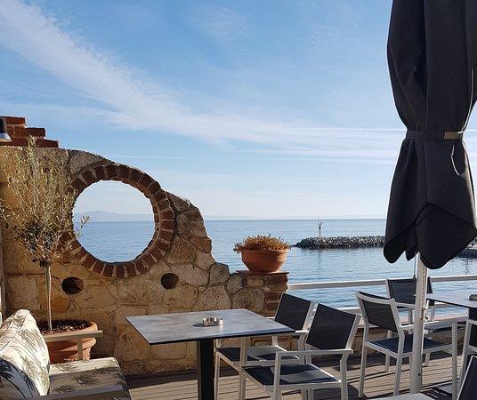 Ikonio All Day Cafe & Wine Bar