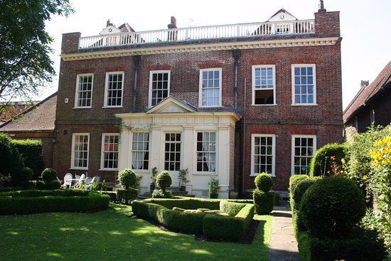 Fydell House And Wall And Railings And 2 Urns