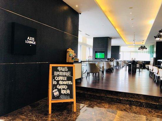 Axis Lounge At The DoubleTree By Hilton Melaka