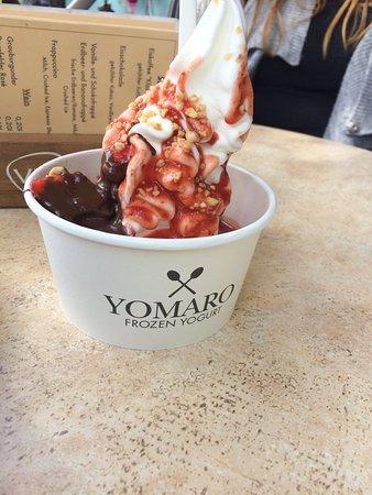 Yomaro Frozen Yogurt