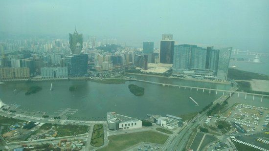 Kybernetische Fontänen am See Nam