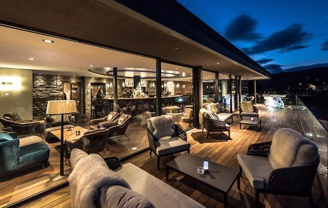 Daniels Lounge & Bar