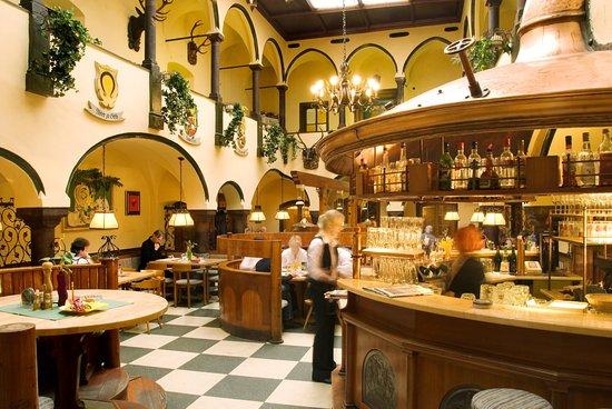 Arkadenhof Gaststätte Schwarzer Adler