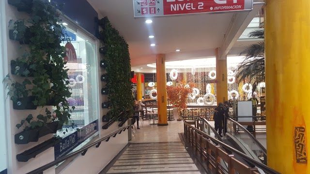 Hacienda Santa Barbara Mall