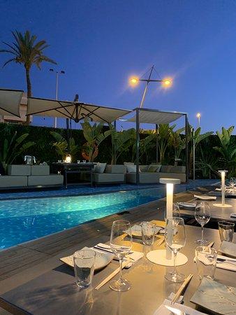 IZAKAYA Asian Kitchen & Bar