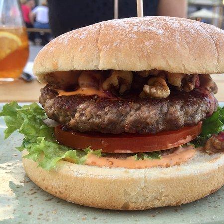 HANS IM GLUECK Burgergrill & Bar