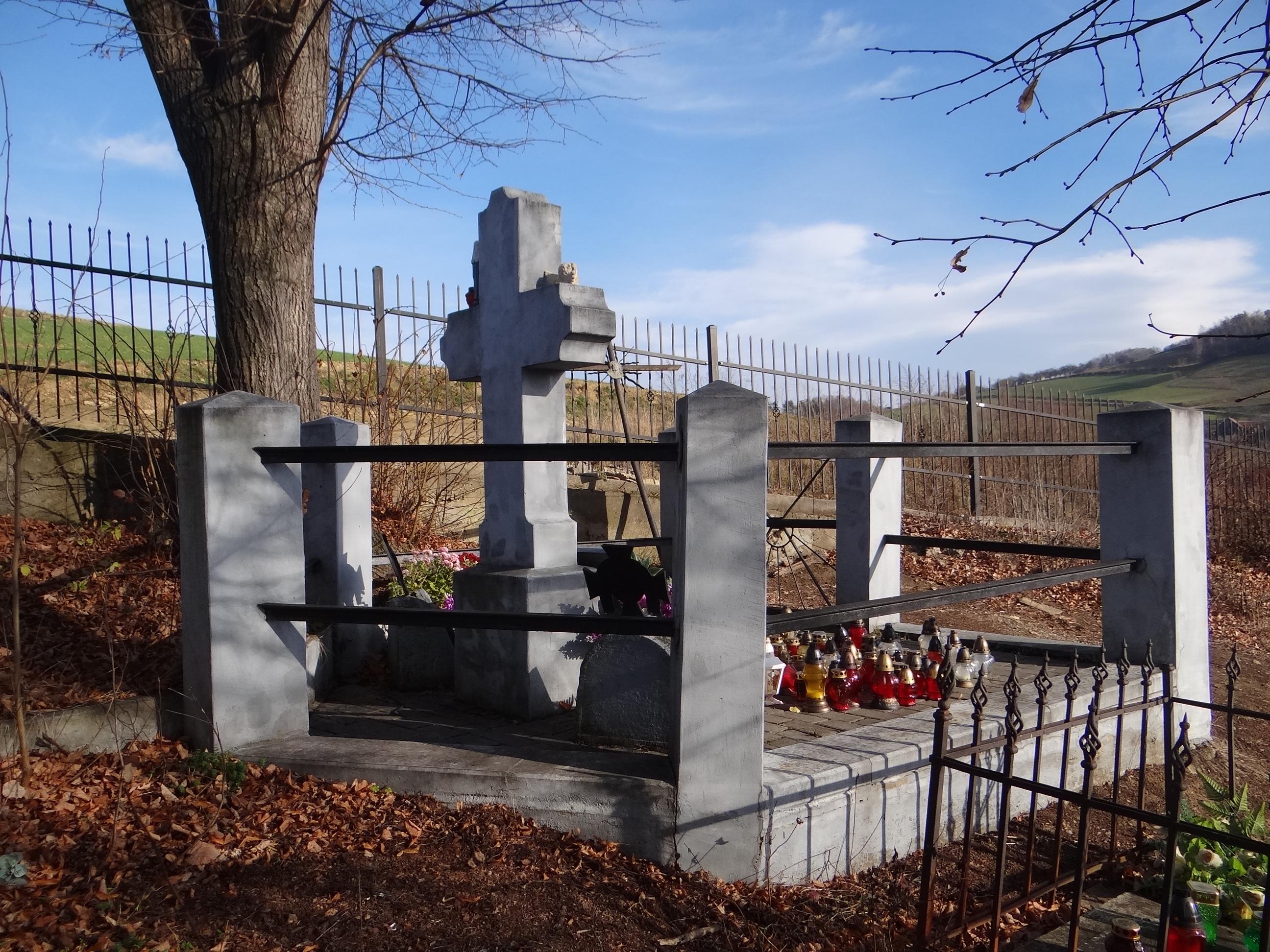 War Cemetery No. 354