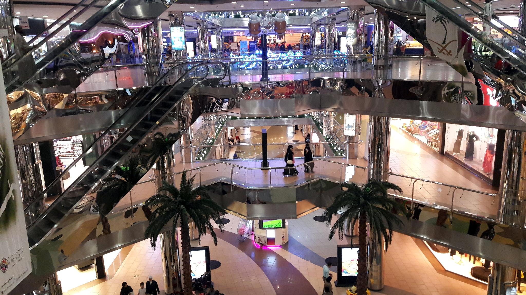 Einkaufszentrum Serafi Mega Mall