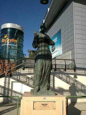 Geschäfts- und Vergnügungsviertel Odysseum