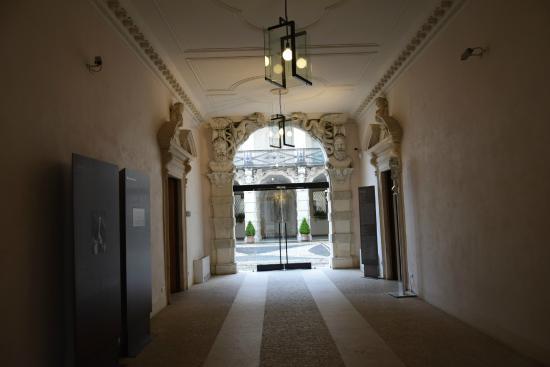 Palazzo Leoni Montanari