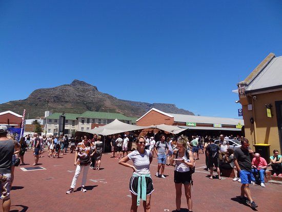 Einkaufs- und Unterhaltungsdorf Old Biscuit Mill