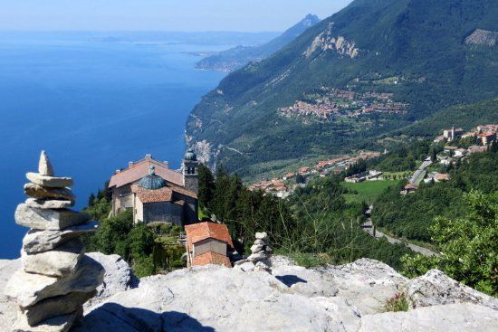 Il Santuario di Montecastello