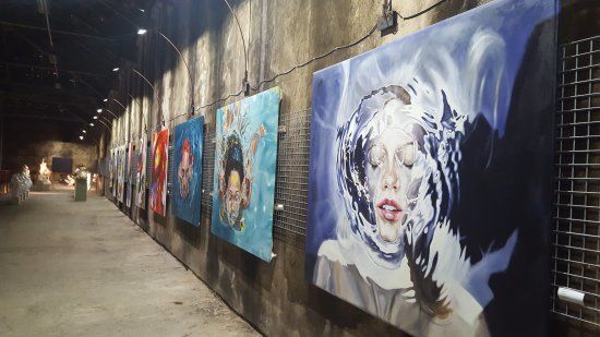 Lady in Red - Galeria de Arte