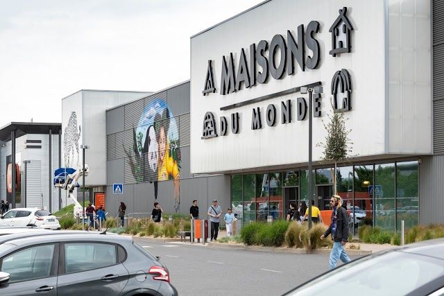 Le Clos du Chene Shopping Centre