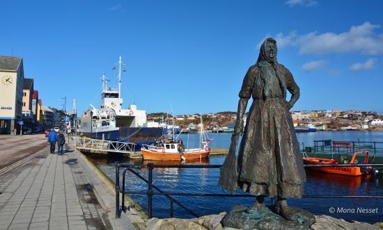 Statue Klippfiskkjerringa
