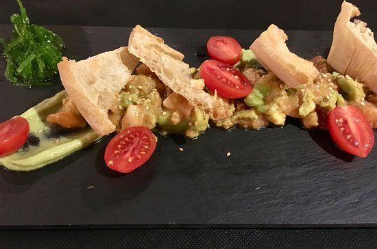 Dos Pins Grill & Restaurant