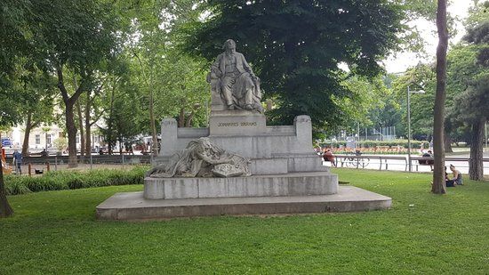 Brahms-Denkmal