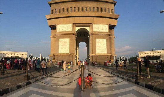 Triumphbogen Monumen Simpang Lima Gumul