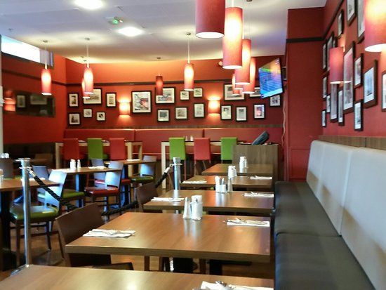 Kitchen & Bar at Courtyard