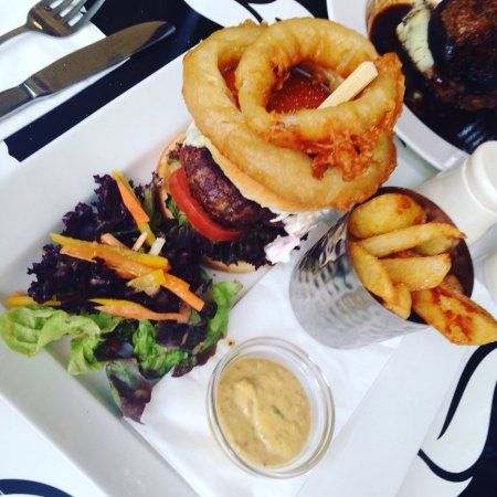 Clubhouse Hotel & Restaurant