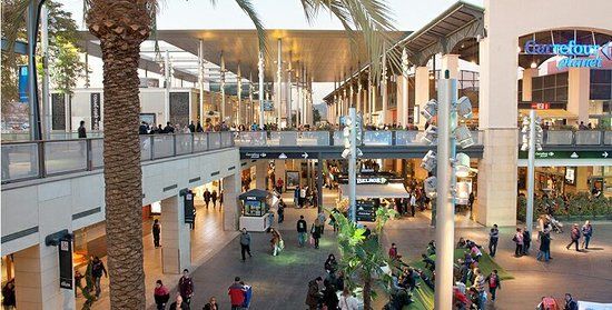 Einkaufszentrum La Maquinista