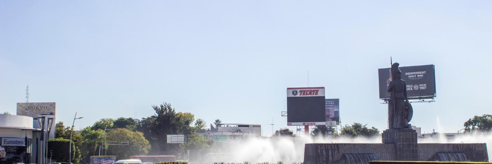 Kreisverkehr mit der Statue der Minerva