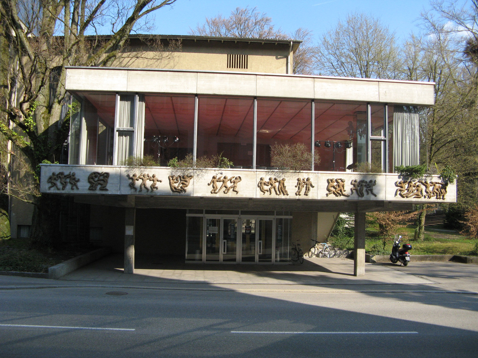 Kurtheater mit Glasfoyer