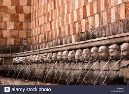 Brunnen der 99 Wasserspeier