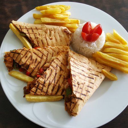 Pinokyo Restaurant Cafe & Bar